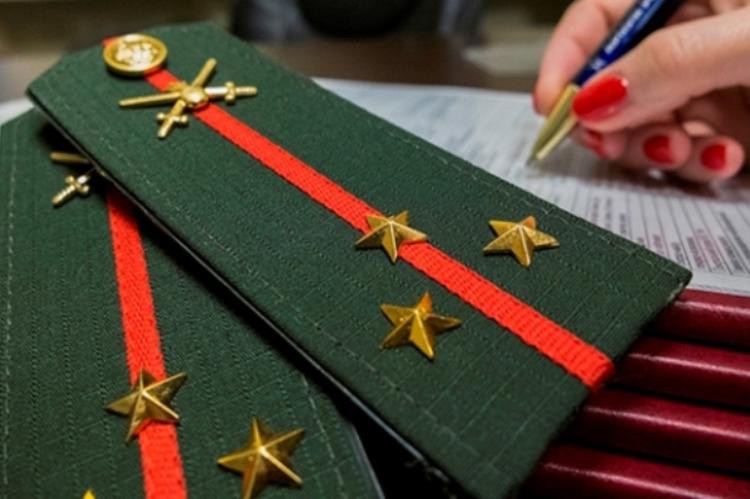 «Гражданских» и «военных» лейтенантов уравняют в правах