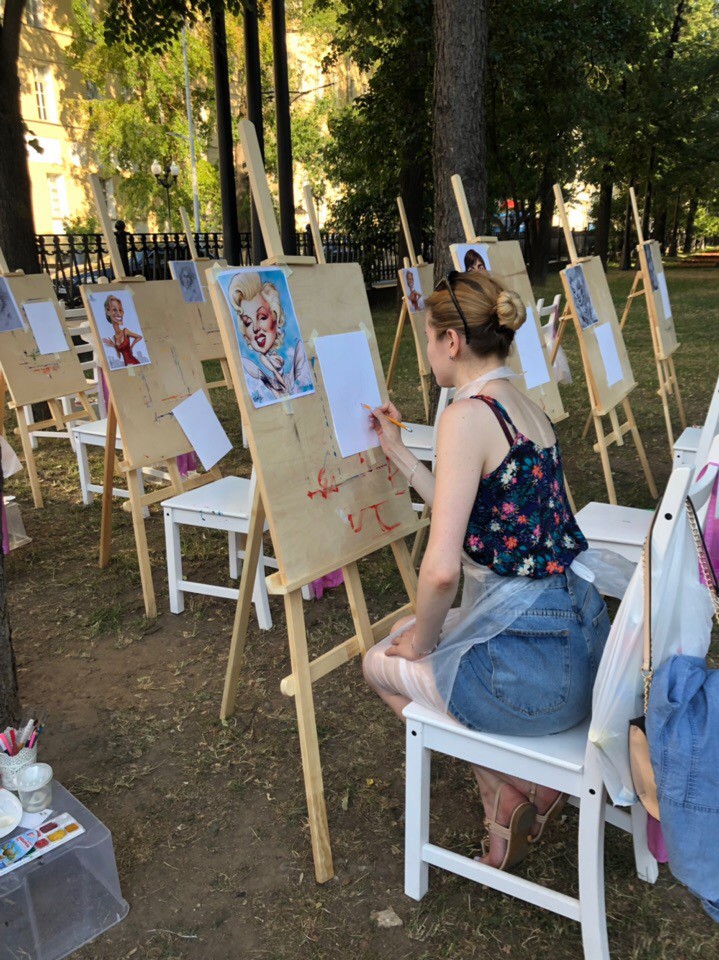В москве проходит уличный арт-фестиваль «Москва-Париж-Москва»