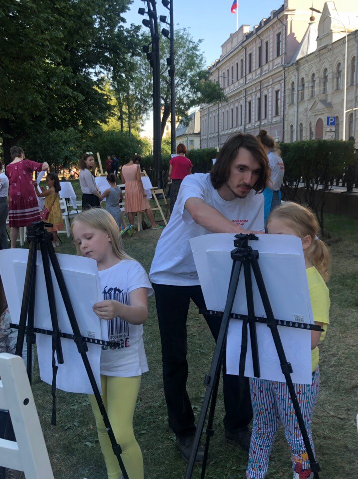В москве проходит уличный арт-фестиваль «Москва-Париж-Москва»