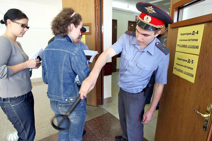 Российским школьникам на ЕГЭ и ОГЭ могут разрешить пользоваться интернетом