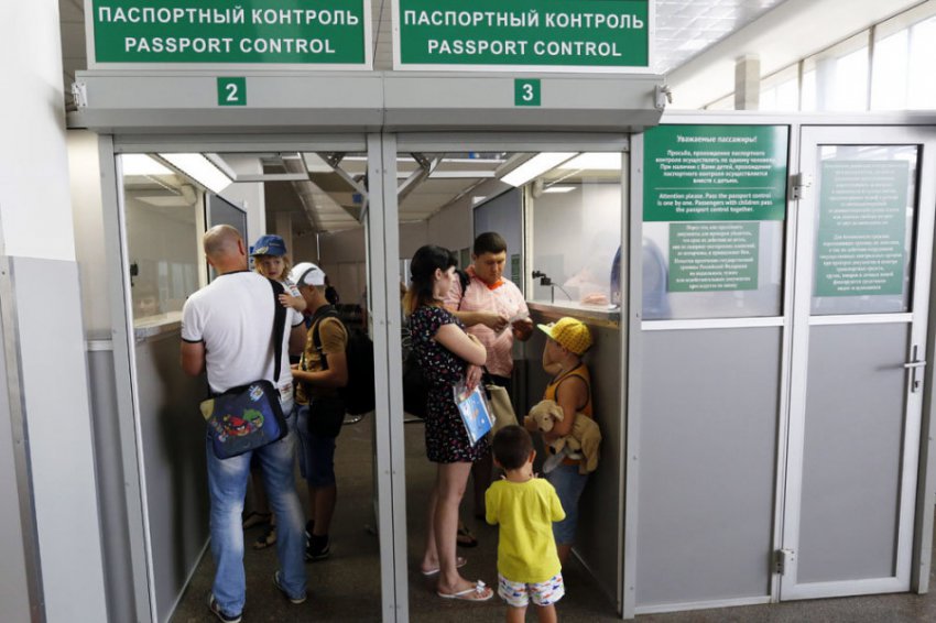 В России изменились правила выезда детей за границу