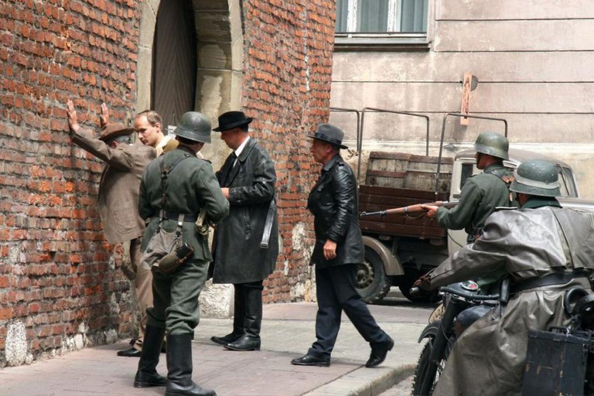 Неправедный Суд вершился, а за окном в июне шёл снег...