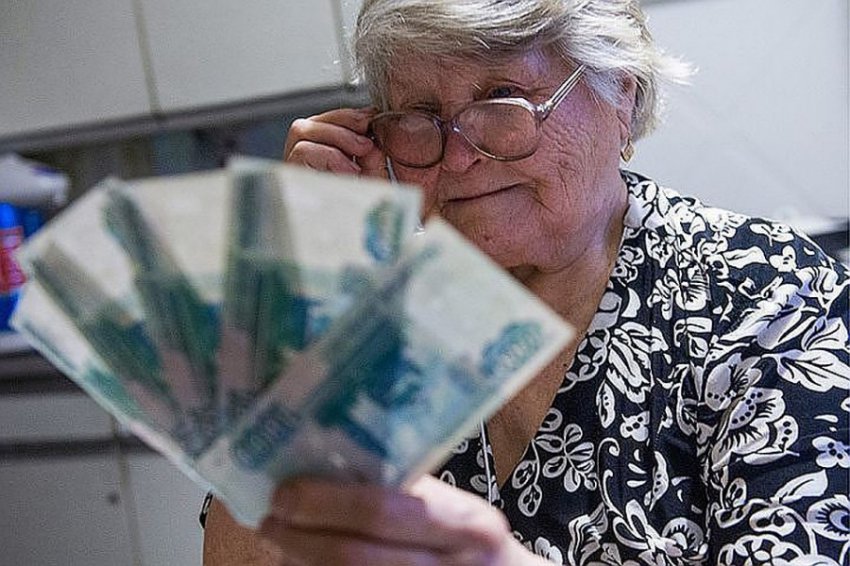 Бедных россиян оставят без пособий, если найдут у них дачу или вторую квартиру