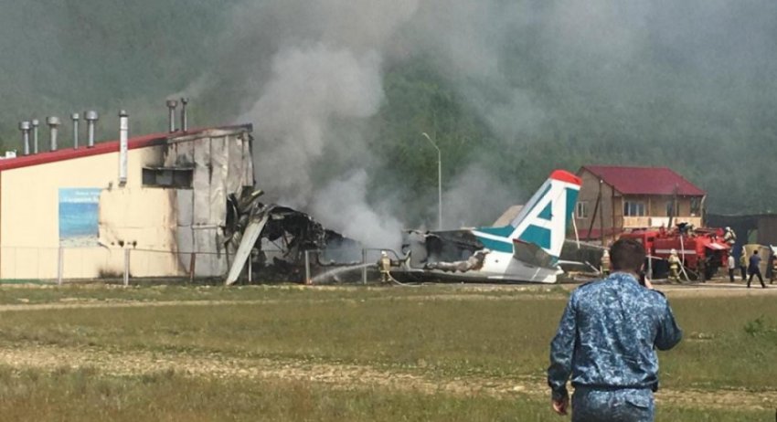 Пассажир снял крушение самолета Ан-24 в Бурятии