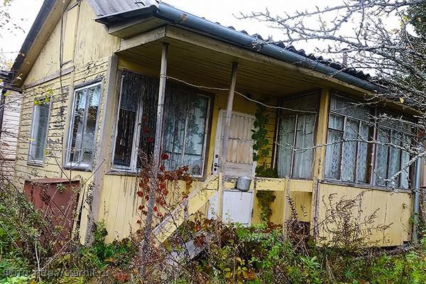 Особняк, который Никита Панфилов оставил бывшей жене и сыну, оказался деревянным сараем