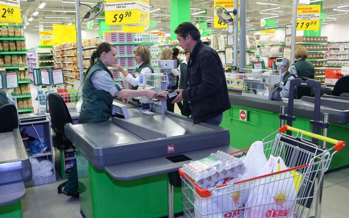 Россияне смогут снимать наличные в магазинах по всей стране