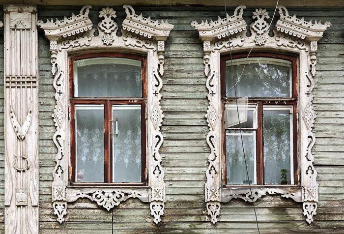 Оконные наличники как символ защиты в русском зодчестве