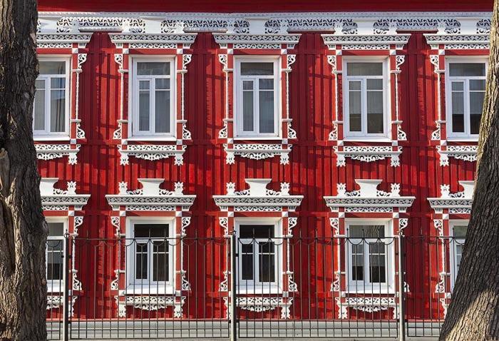 Оконные наличники как символ защиты в русском зодчестве