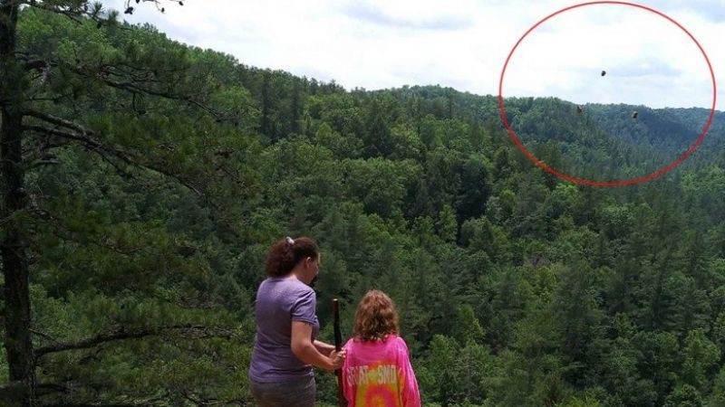 В США мужчина запечатлел парящие в воздухе камни