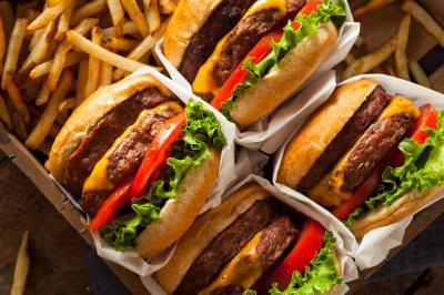 Названы 5 продуктов, которые делают людей глупее