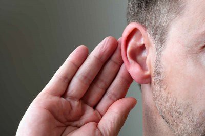 Врачи рассказали, о каких болезнях можно узнать по ушам