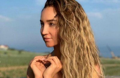 Бузова на Бали питается лапшой быстрого приготовления