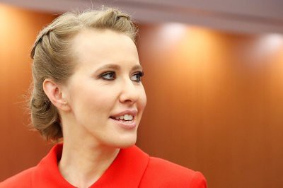 Собчак скрывает изменения в фигуре под широкой одеждой