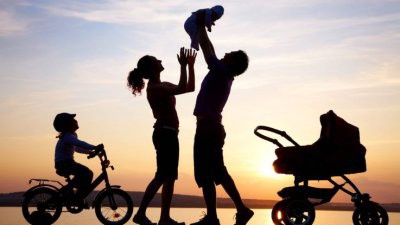 Психологи рассказали, как родителям пережить синдром опустевшего гнезда