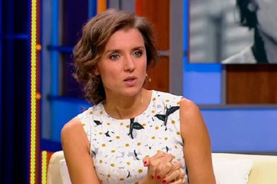 45-летняя Ксения Алферова показала, как прыгает на батуте
