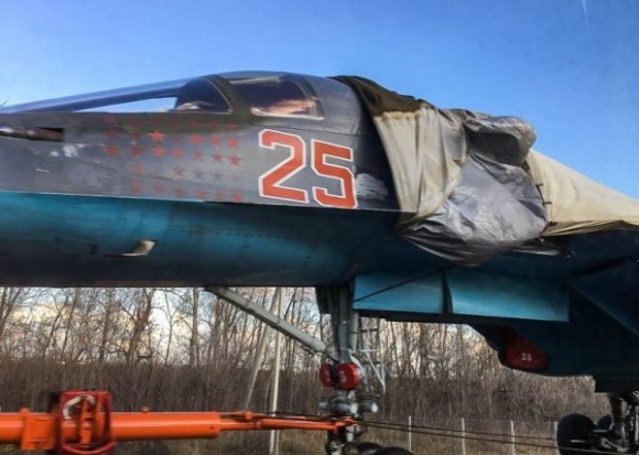 «Только в России»: Американские СМИ удивились транспортировке Су-34 по автодороге