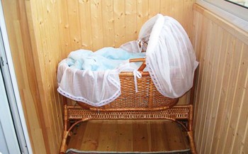 Сколько можно гулять с новорожденным осенью, зимой и летом? Сколько можно гулять с новорожденным осенью, зимой и летом?