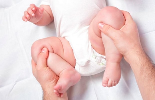 Широкое пеленание ребёнка: 2 показания, 4 способа, полезные советы