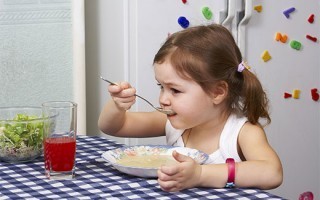 Чем кормить ребенка после рвоты: 8 частых причин рвоты, рекомендованные и запрещённые продукты Чем кормить ребенка после рвоты: 8 частых причин рвоты, рекомендованные и запрещённые продукты