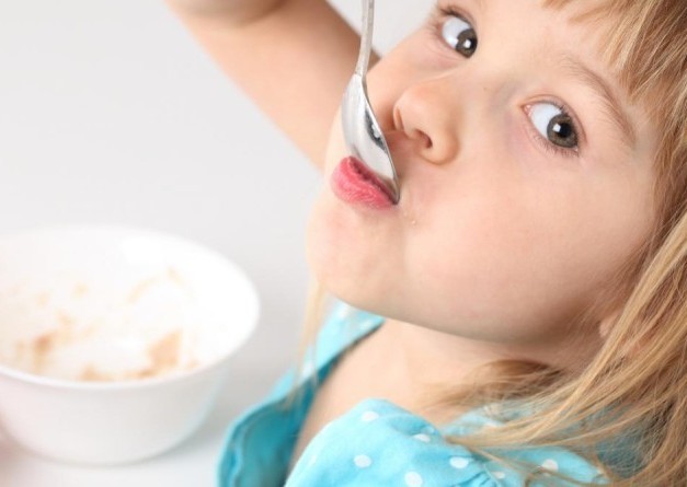 Чем кормить ребенка после рвоты: 8 частых причин рвоты, рекомендованные и запрещённые продукты Чем кормить ребенка после рвоты: 8 частых причин рвоты, рекомендованные и запрещённые продукты