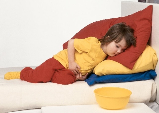 Чем кормить ребенка после рвоты: 8 частых причин рвоты, рекомендованные и запрещённые продукты Чем кормить ребенка после рвоты: 8 частых причин рвоты, рекомендованные и запрещённые продукты