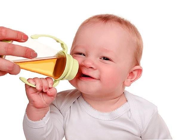 С какого возраста можно давать ребенку чай: черный или зеленый, состав напитка и как выбрать?