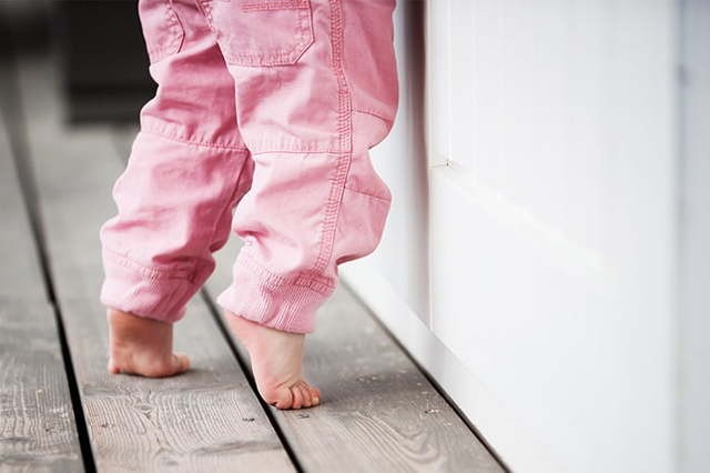 Ребенок ходит на носочках: 4 группы причин, лечение и что необходимо делать?