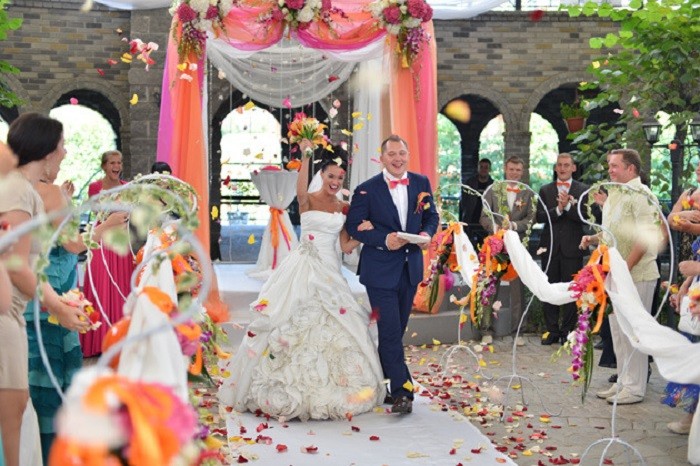 Лепестки роз на свадьбу — свадебные советы Лепестки роз на свадьбу — свадебные советы