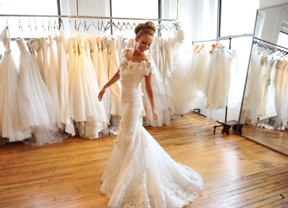 Кто покупает платье невесте — свадебные советы