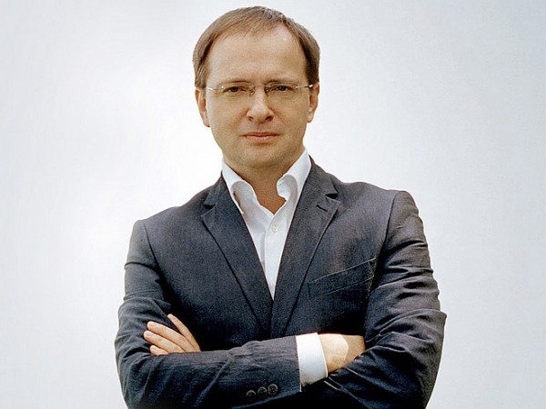 «Тот, кто читает книги, управляет теми, кто живёт в мире комиксов»