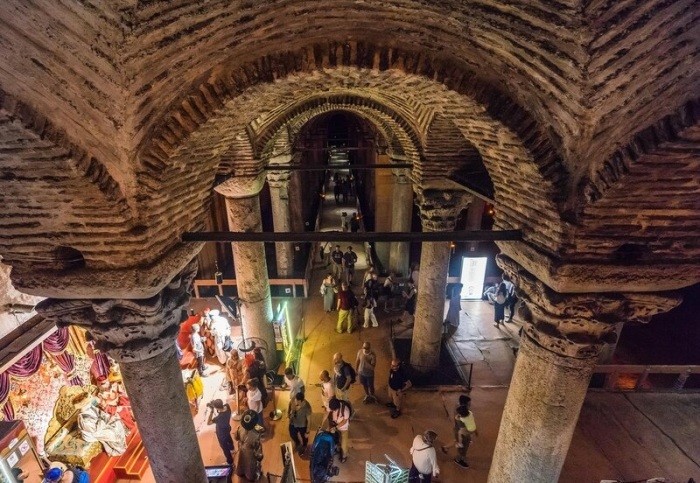 Цистерна Базилика: рукотворное чудо-водохранилище IV века Цистерна Базилика: рукотворное чудо-водохранилище IV века