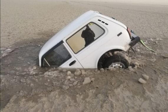 Девять автомобилей утонули в Таганрогском заливе за сутки
