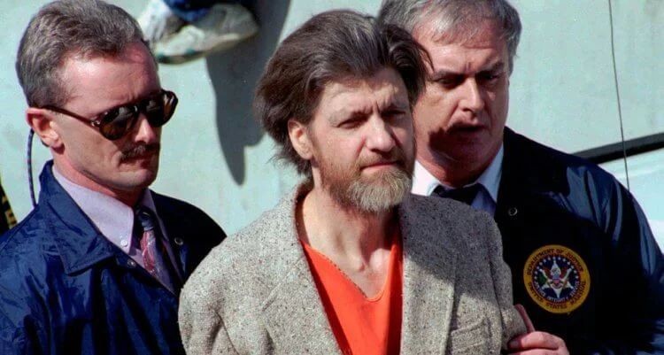 Кибернизация - кому принадлежат данные мозга человека?