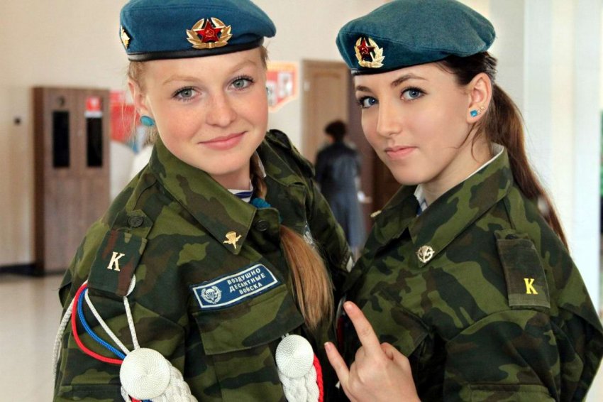 Служба в армии девушек до 23 лет: был ли принят закон о призыве женщин, не имеющих детей