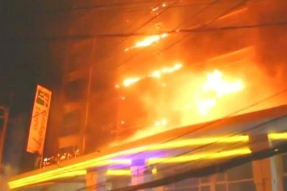 В курортном Паттайе загорелся отель. Сотни отдыхающих эвакуированы