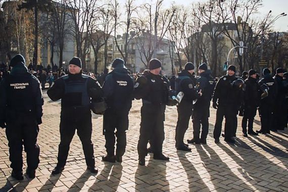 На Украине проходят массовые акции протеста. Демонстранты перекрывают дороги
