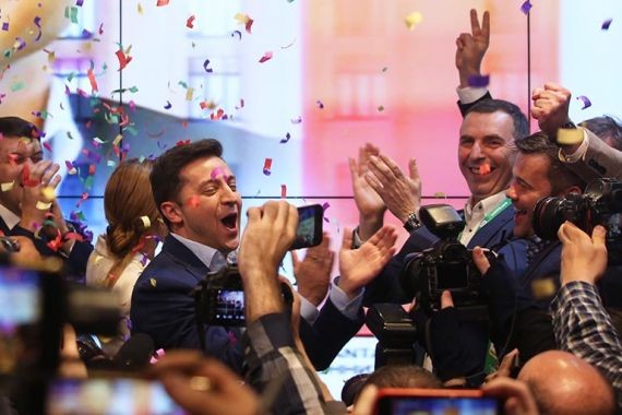 Набраться сил, чтобы пережить времена дилетантов: в Сети осудили корпоратив «Слуги народа»