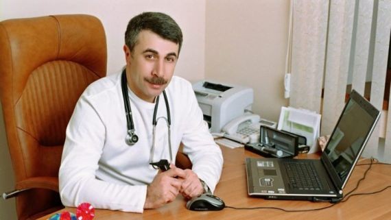 Педиатр Евгений Комаровский посоветовал лечить ребенка голодом
