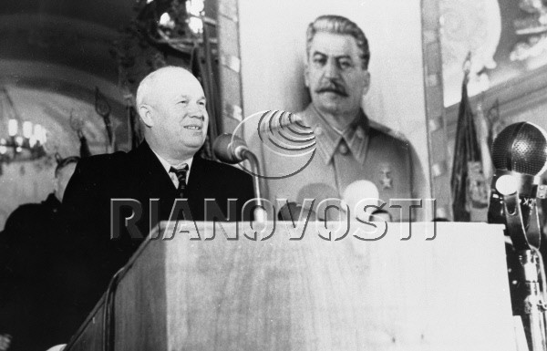 Как строились подземные дворцы социализма