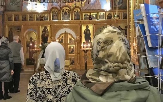 «Надеются только на чудо»: семья Заворотнюк на Крещение набрала в церкви святой воды