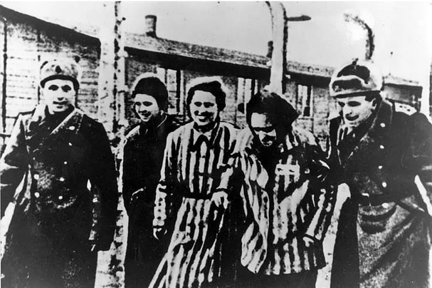 Последний живой освободитель Освенцима: как поляки разлюбили спасших их красноармейцев