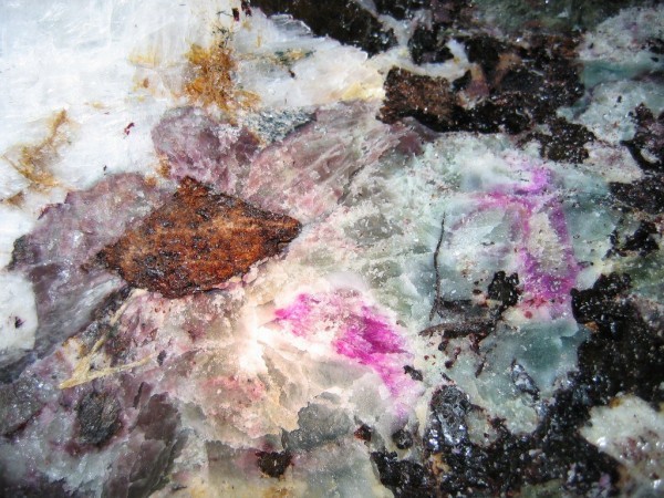 Заброшенный умбоозерский рудник и следы высокоразвитой цивилизации Заброшенный умбоозерский рудник и следы высокоразвитой цивилизации