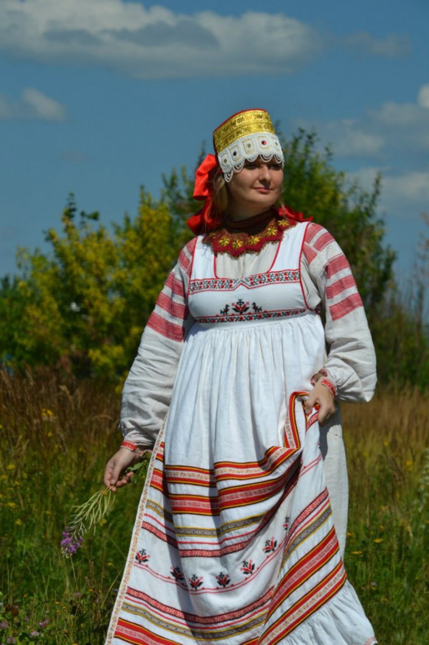 Путеводитель по русским народным костюмам