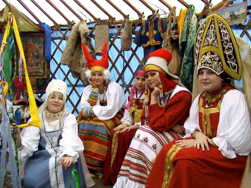 Путеводитель по русским народным костюмам