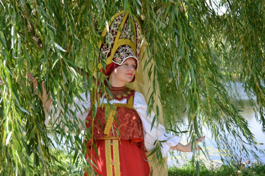 Путеводитель по русским народным костюмам