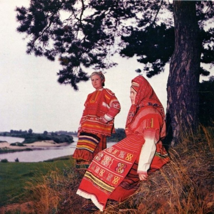 Путеводитель по русским народным костюмам