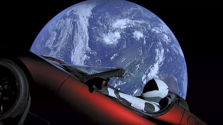 Стало известно, где сейчас находится электрокар Tesla, запущенный в космос два года назад