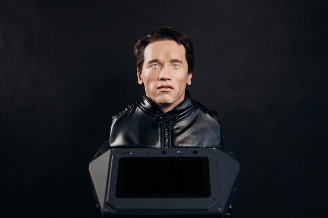 Арнольд Шварценеггер vs Promobot: экс-губернатор Калифорнии подал в суд на российскую компанию
