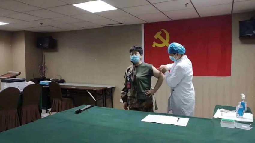 Врач из Уханя ввела себе вакцину против коронавируса, которая не прошла проверки на животных