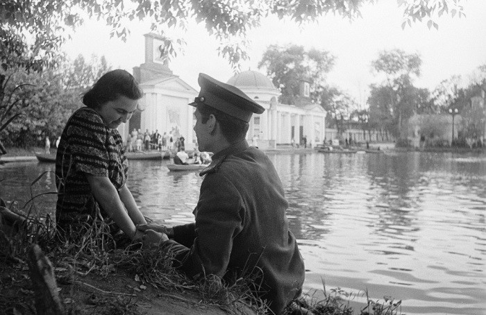 Романтика и любовь по-советски, или Как раньше знакомилась и ходила на свидания молодежь Романтика и любовь по-советски, или Как раньше знакомилась и ходила на свидания молодежь